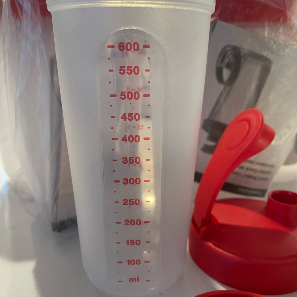 New Tupperware Quick Shake - Picture 5 of 10